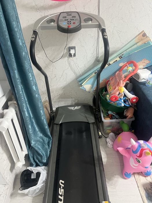 Продам беговую дорожуу