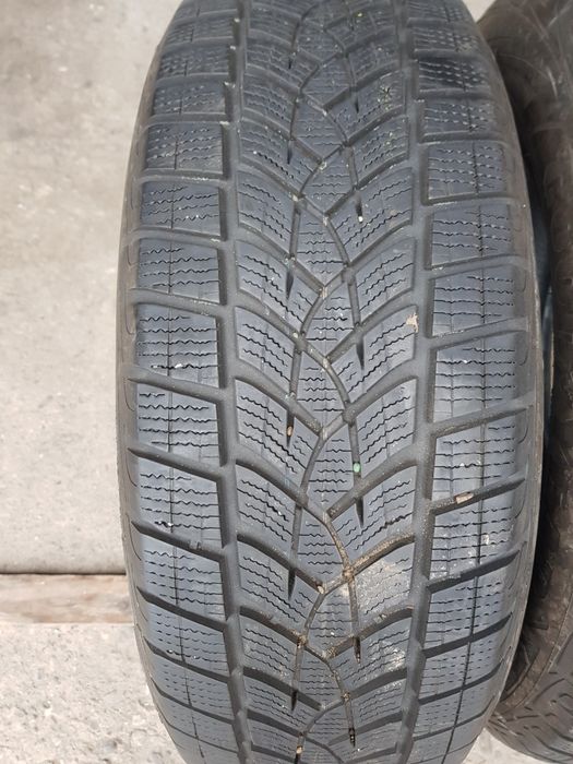 Гуми зимни 17цола-215/65-1бр.-70лв"GOOD YEAR".