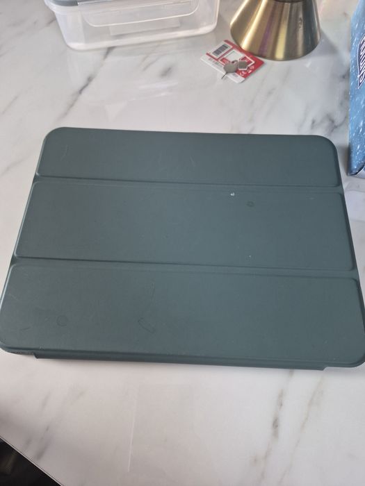Vând tableta Apple a16
