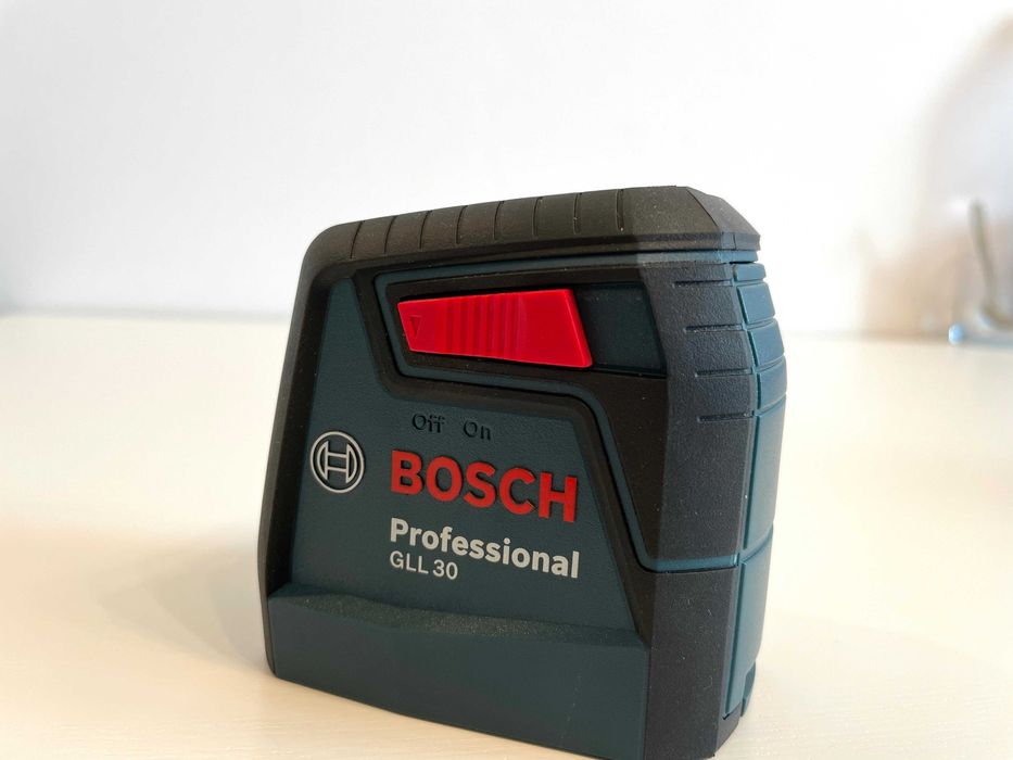 Nivela cu laser Bosch Professional GLL30, model SUA