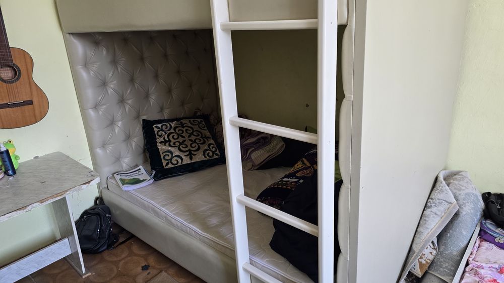 Двух ярусный кровать