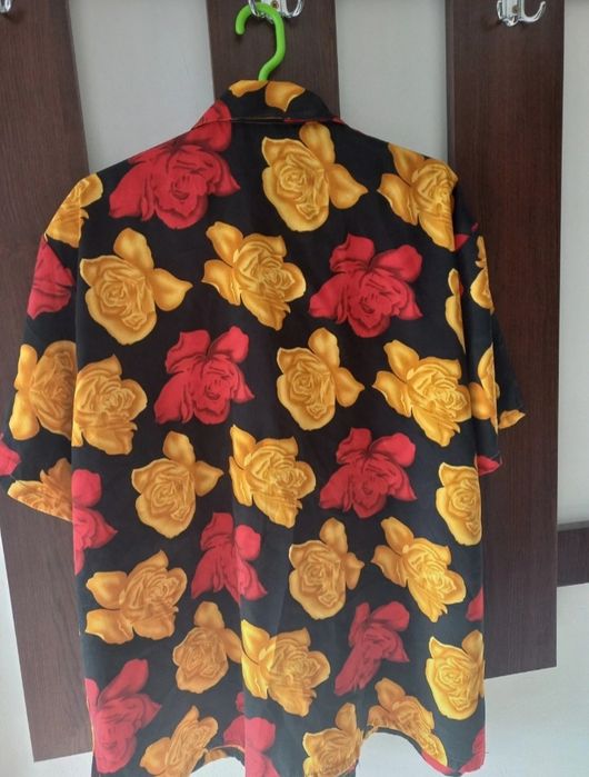 Bluza dama matase maneca scurta marime 46 - 48 respectiv XL ca si noua.