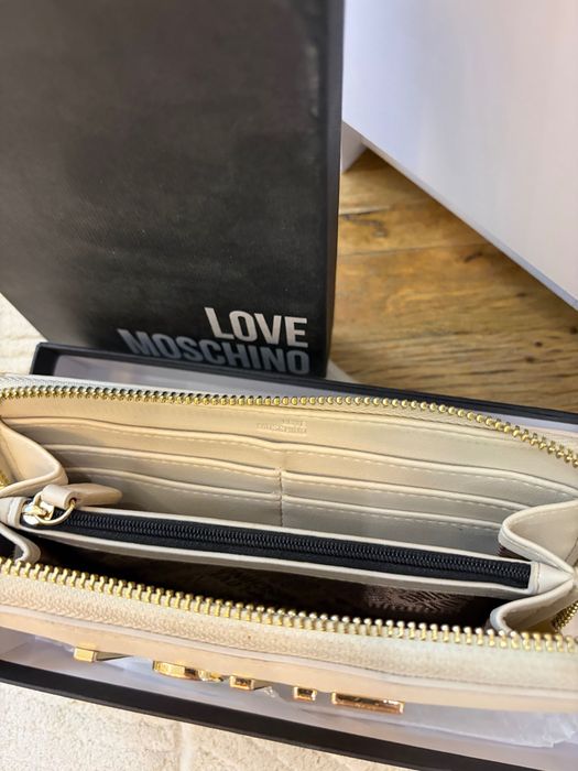 Протмоне Love Moschino