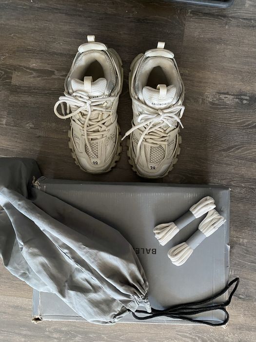 траки белые , 39 размер