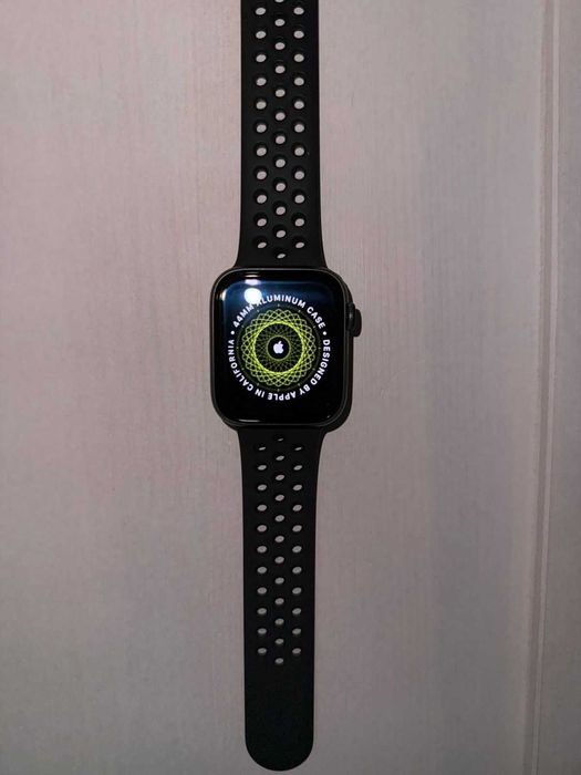 Apple Watch Nike SE GPS, 44mm в Отличном состоянии почти новые