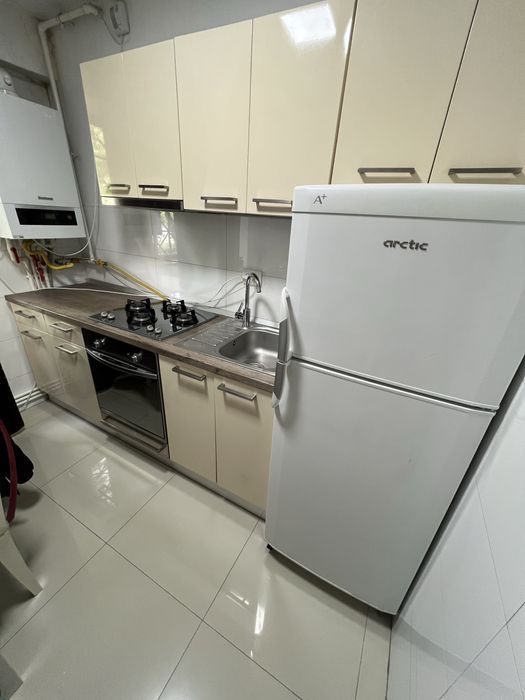 Vand bucatarie completa + electrocasnice in stare foarte buna