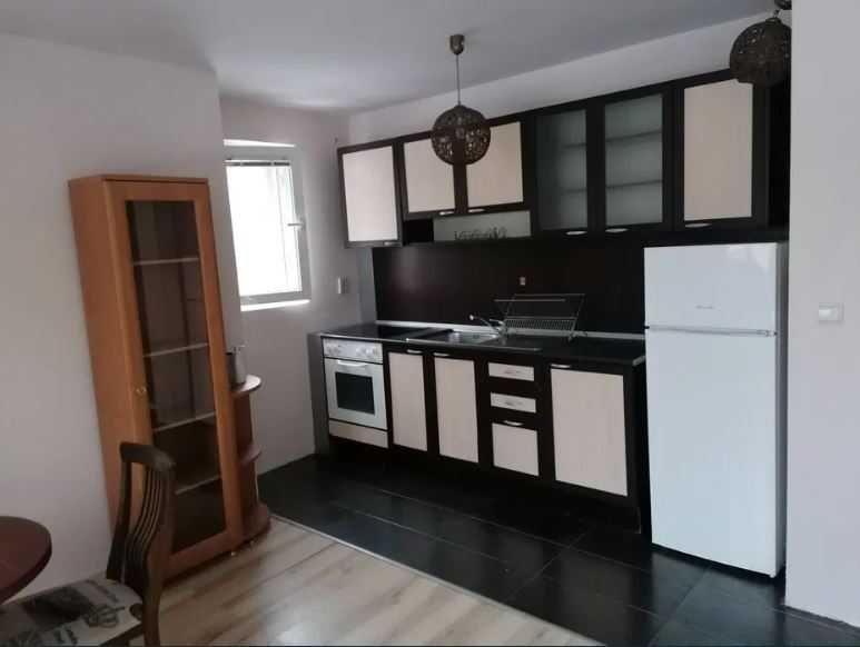 Дава се под наем Тристаен апартамент в София, Хладилника - 95 кв.м за 500 € - Снимка #3