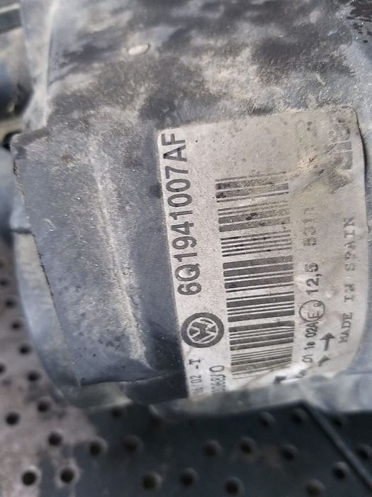 Far stanga vw polo 9n 6q1941007af
