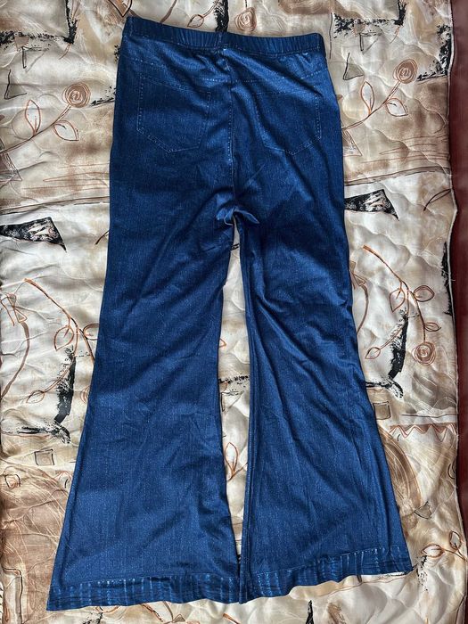 Син панталон тип дънки