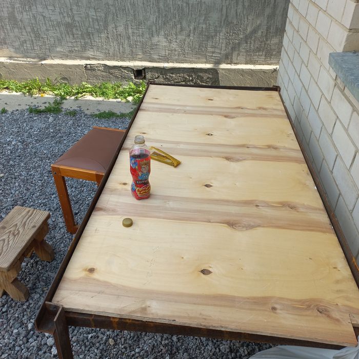 Железный стол.продам.160 на 80
