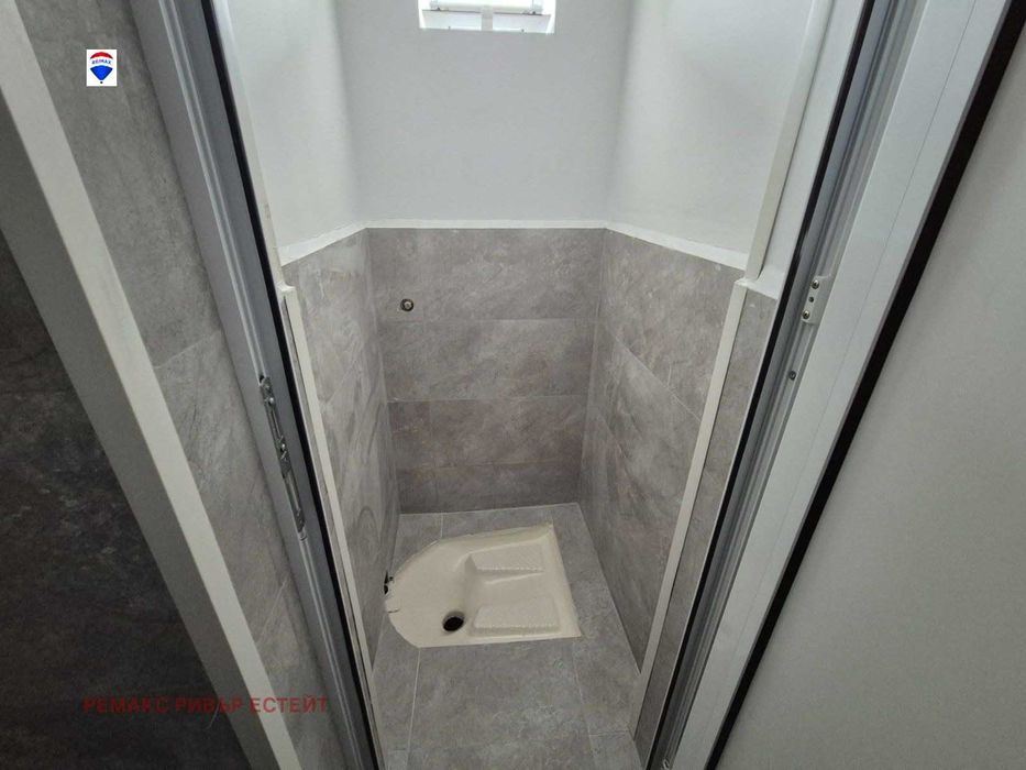 Дава се под наем Промишлена сграда в с. Смирненски, Област Русе - 365 кв.м за 1000 € - Снимка #7