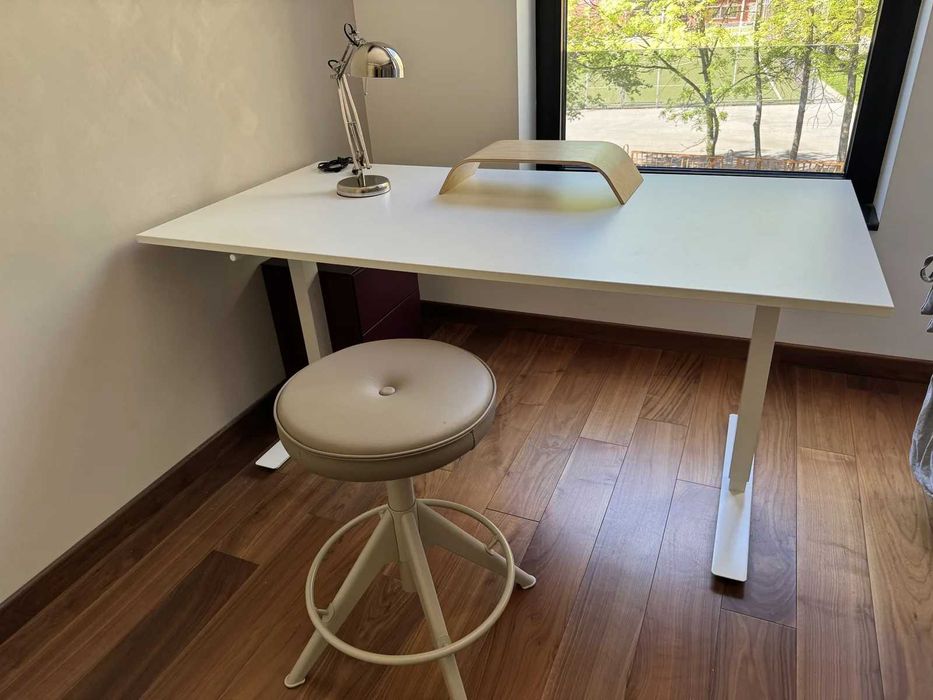 IKEA home office комплект с регулируемо бюро + шкаф и стол
