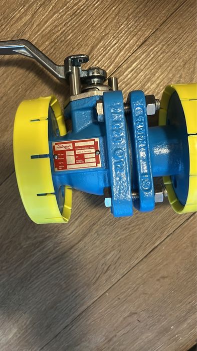 1. Robinet cu bilă Flowserve, Vană fluture AK200