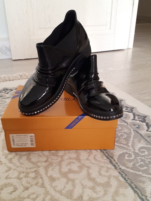 Продам ботинки лак. кожа