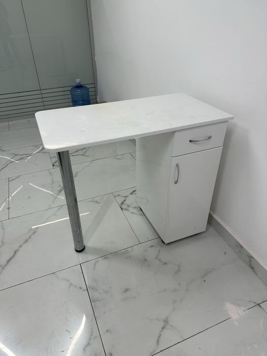 Продам стол маникюрный