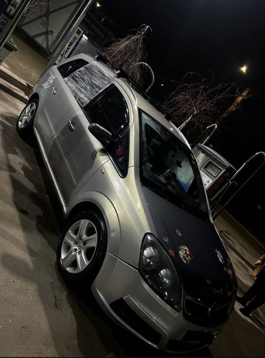 Masina Opel Zafira