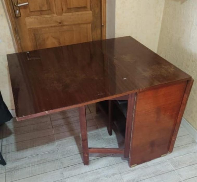 продается стол книжка