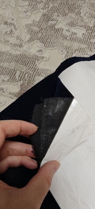 Material textil adeziv alcantara