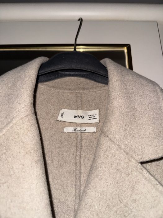 Продам пальто манго очень красивое