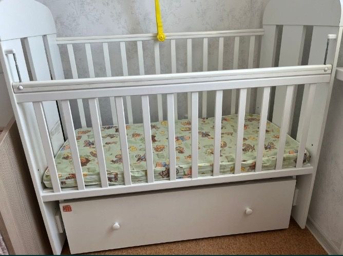 Детский манеж с матрасом и бортиками