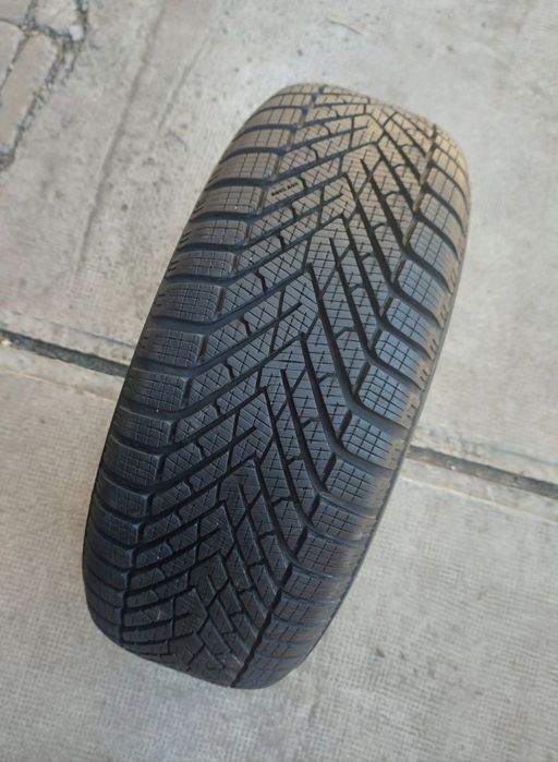 O bucată 205/55 R16 M+S iarnă - una Semperit Pirelli