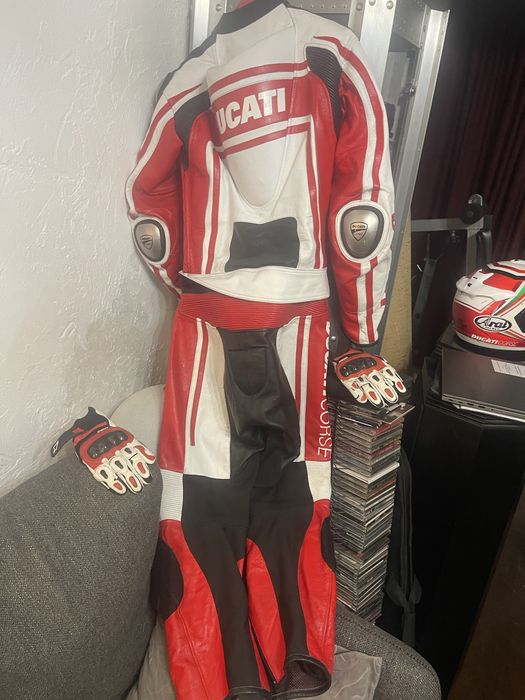 Vand costum Ducati piele doua bucati M