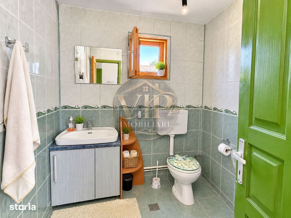 Casa individuala cu 4 camere,1130 mp teren,Intregalde