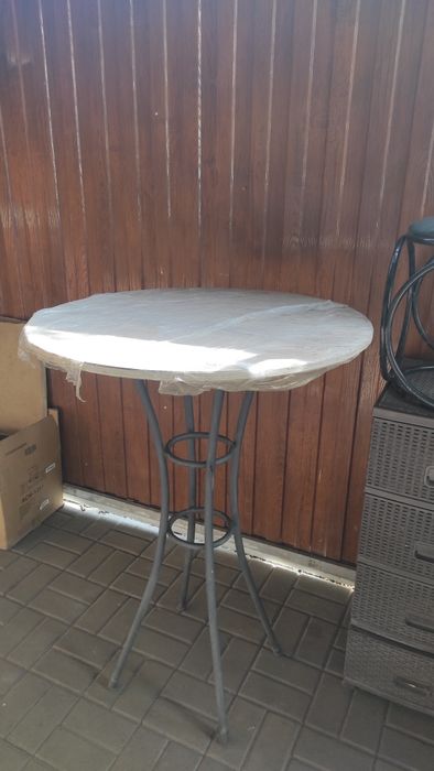 Барный стол со стульями