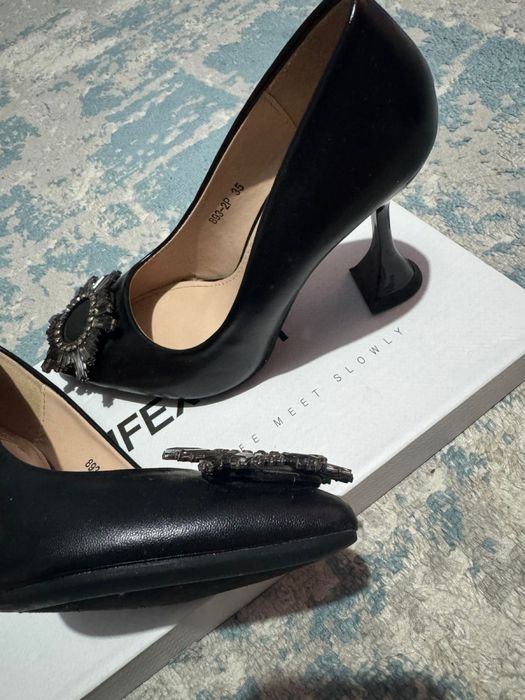 Продам женские туфли