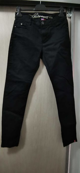 Vând 2 perechi de blugi clasici, negri, Esprit, 38 și 40, 70 lei/buc