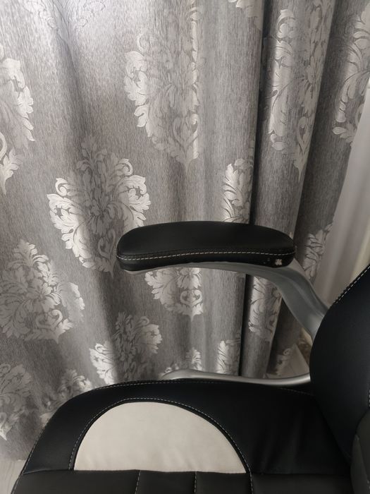 Офис кожен стол запазен