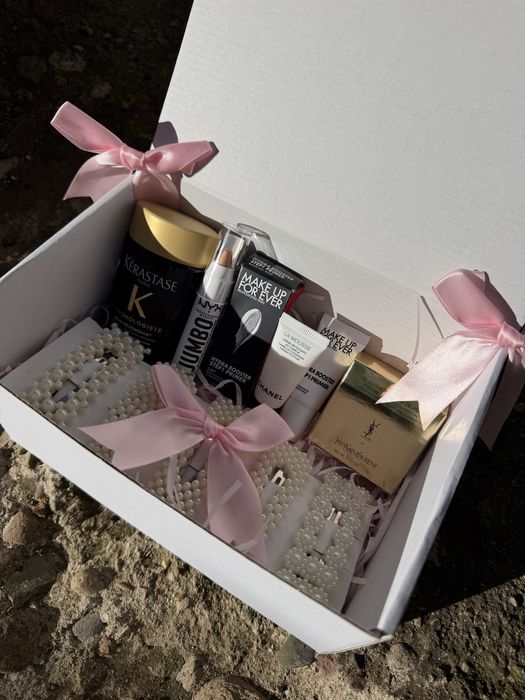 Кутия Therapy Box с висок клас козметика и гримове Kerastase YSL NYX Chanel Make Up For Ever