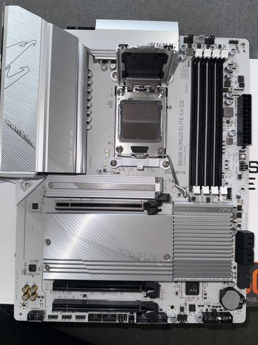 Vând placă de bază aorus b650