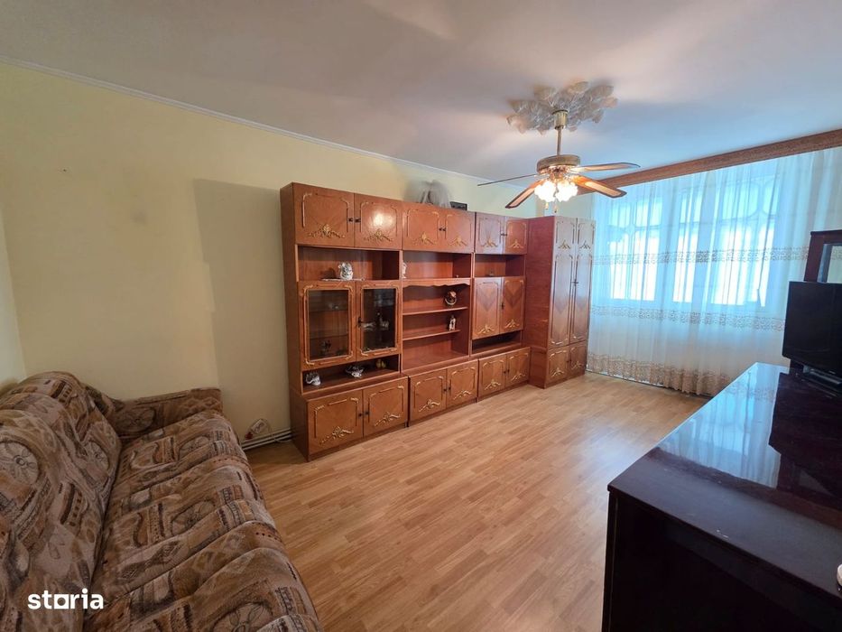 3 camere, decomandat, zonă ultracentrală, etaj intermediar, mobilat