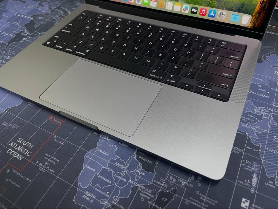 MacBook Pro 2023 M3 /512GB SSD/8GB/Retina