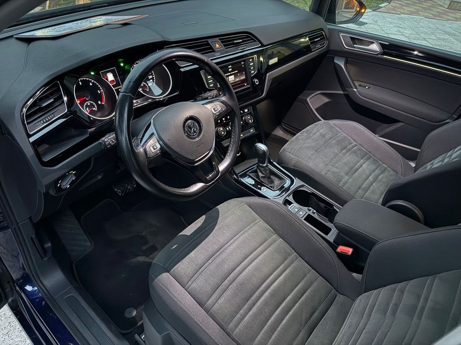 Volkswagen Touran 7 Locuri/DSG/LED/Sc.incalzite/Webasto/RAR Efectuat/Front assist/Camera