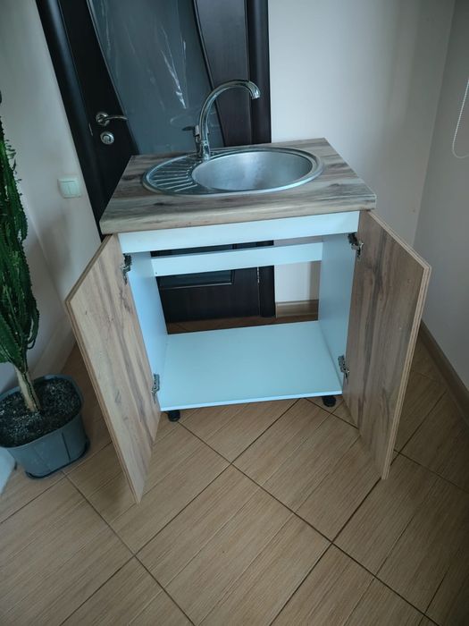 Продам кухонную тумбу мойку