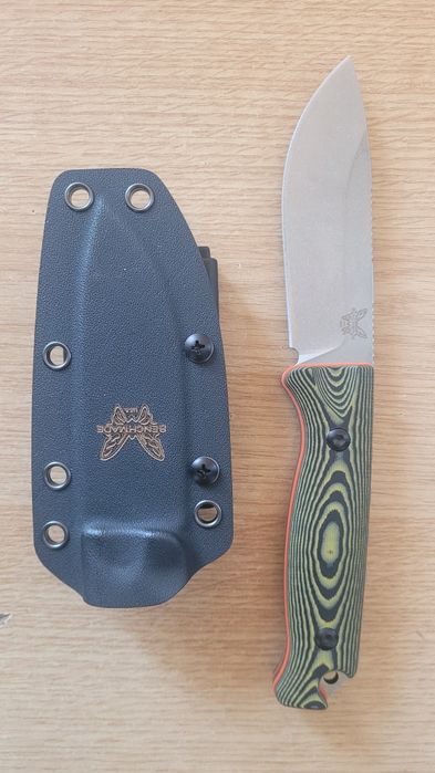 Cuțit solid pentru activități outdoor (drumeții,  camping, bushcraft, etc)