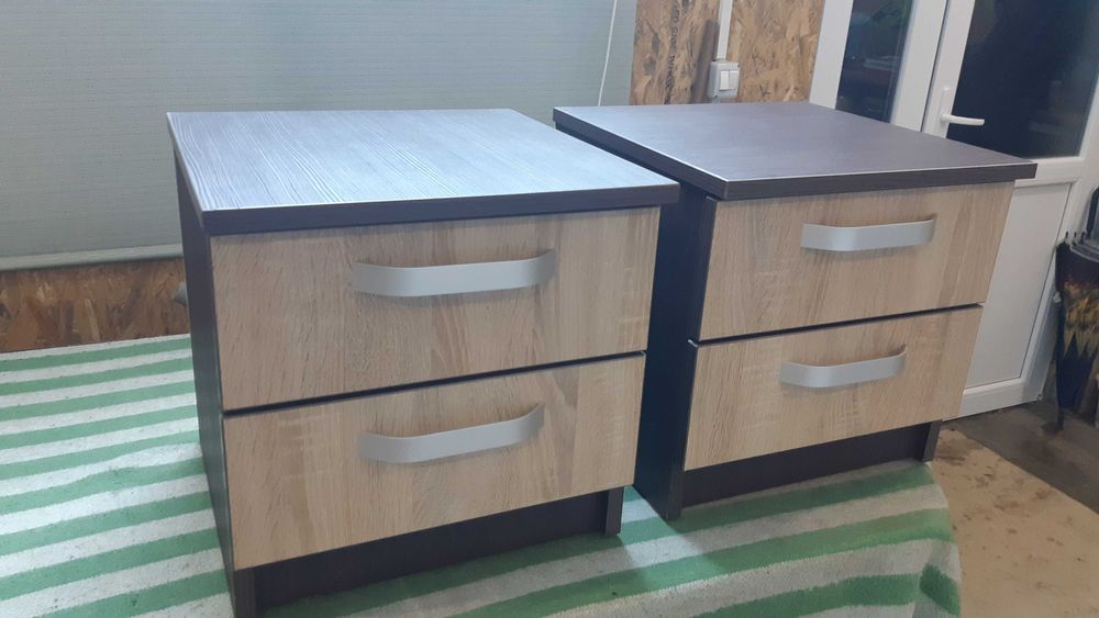 Set 2 noptiere cu sertare Wenge Sonoma 300 lei ambele