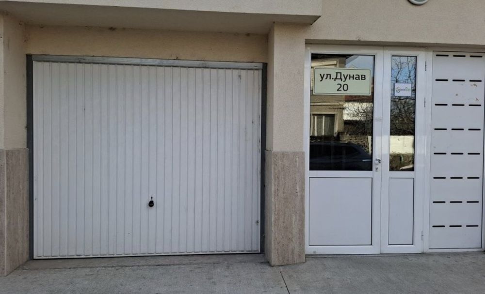 Дава се под наем Гараж / Паркомясто в Пазарджик, Моста на Лютата - 17 кв.м за 79.56 € - Снимка #1