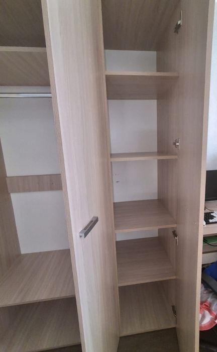 Шкаф-шифонер в отличном состоянии,