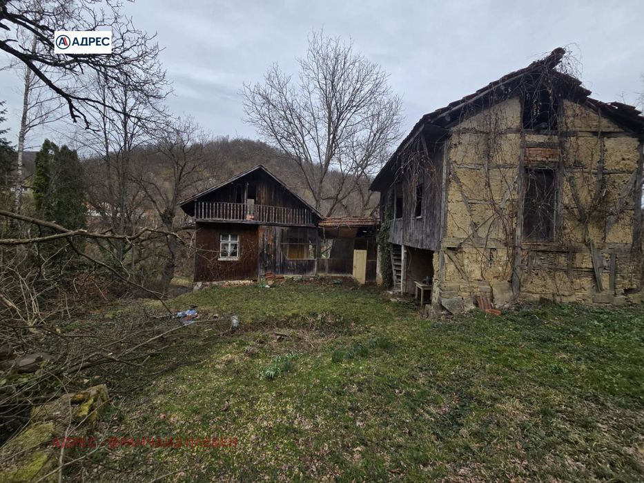 Къща в Ловеч, област-с.Бели Осъм площ 88 цена 50000