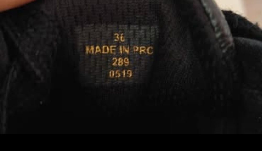 Оригинални черни дамски  Guess В отлично състояние. 36 номер. С