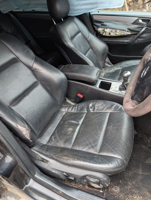 Dezmembrez Mercedes Benz c w203