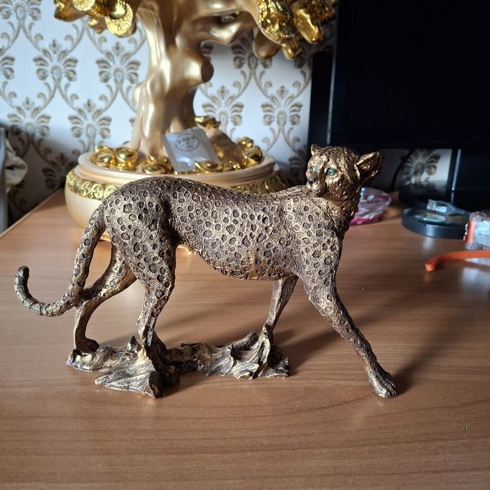 Продам статуэтку гепард