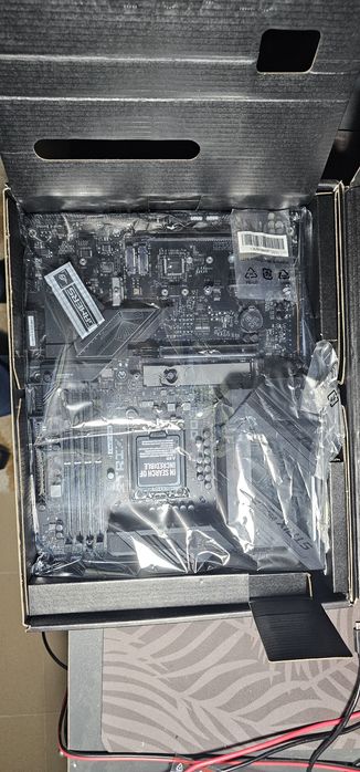 Placa de baza Rog Strix Z790-H Gaming Wifi LGA1700