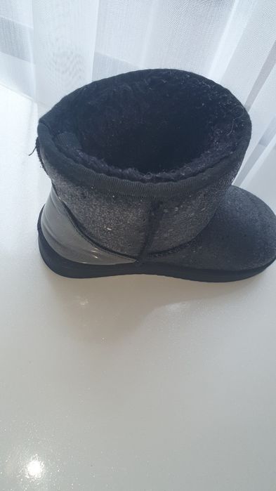 Doua perechi cizmulițe fetite