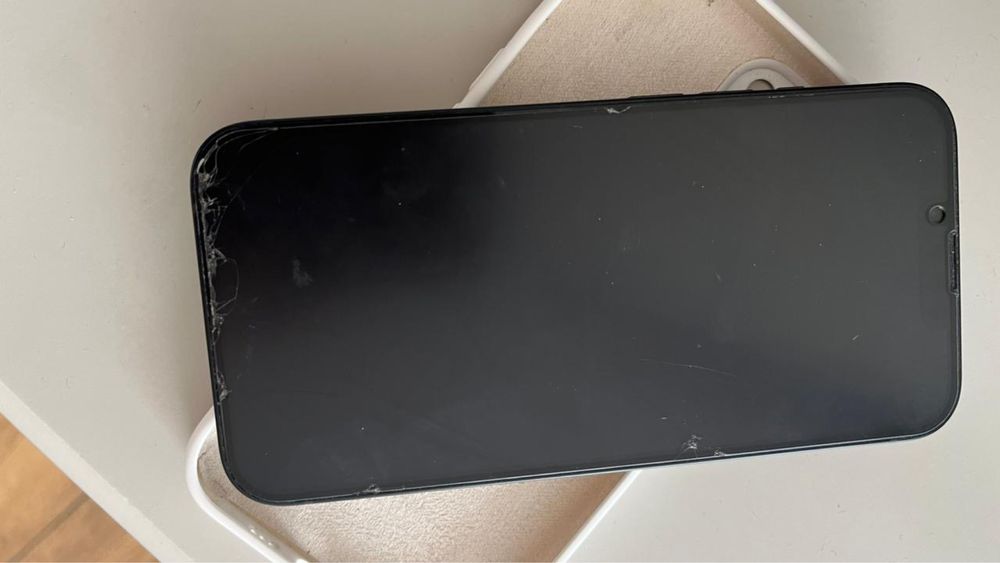 Айфон 13 на 128 гигобайт