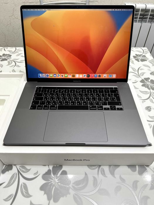 Apple MacBook Pro 16" 6 Core i7 16 ГБ, 512 ГБ SSD, «серый космос»
