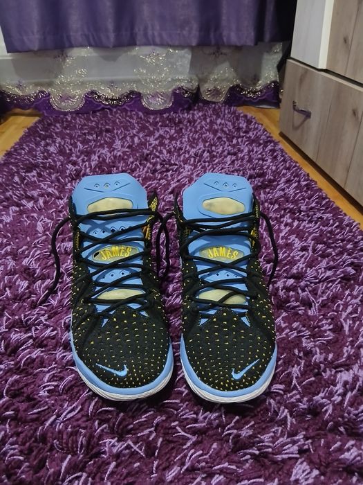 Nike LeBron 18 Dynasty - Minneapolis Lakers


174 €- Mărimea 42,5 Originali